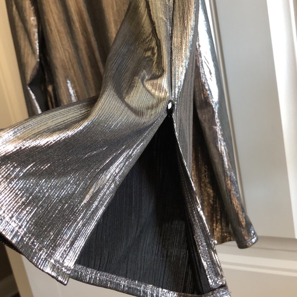 STUNNING Metallic Silver Top - Picture 5 of 9